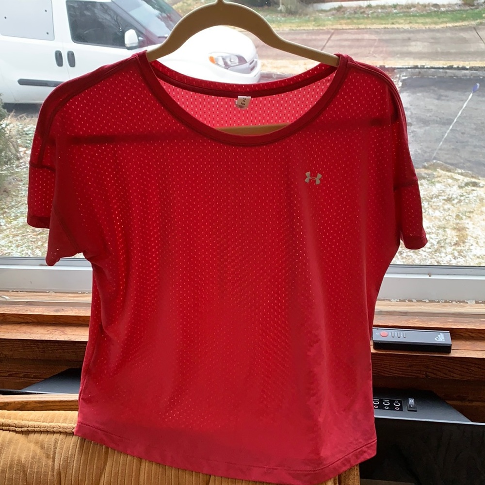 pink Underarmour athletic top